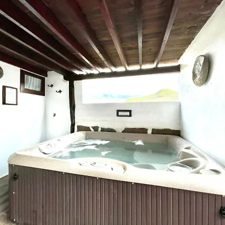 Great Rural House With Jacuzii, Wifi And Barbecue In Lanzarote Style * Haría