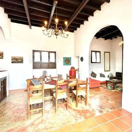 Сasa de vacaciones Great Rural House With Jacuzii, Wifi And Barbecue In Lanzarote Style Haría